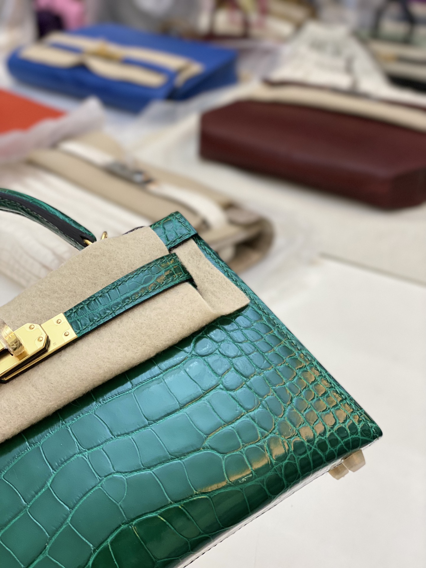 Hermes Kelly Mini II Bag 19CM In Vert Vertigo Shiny Alligator Leather